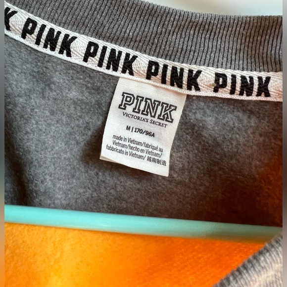 VS PINK crewneck size medium - Picture 3 of 5
